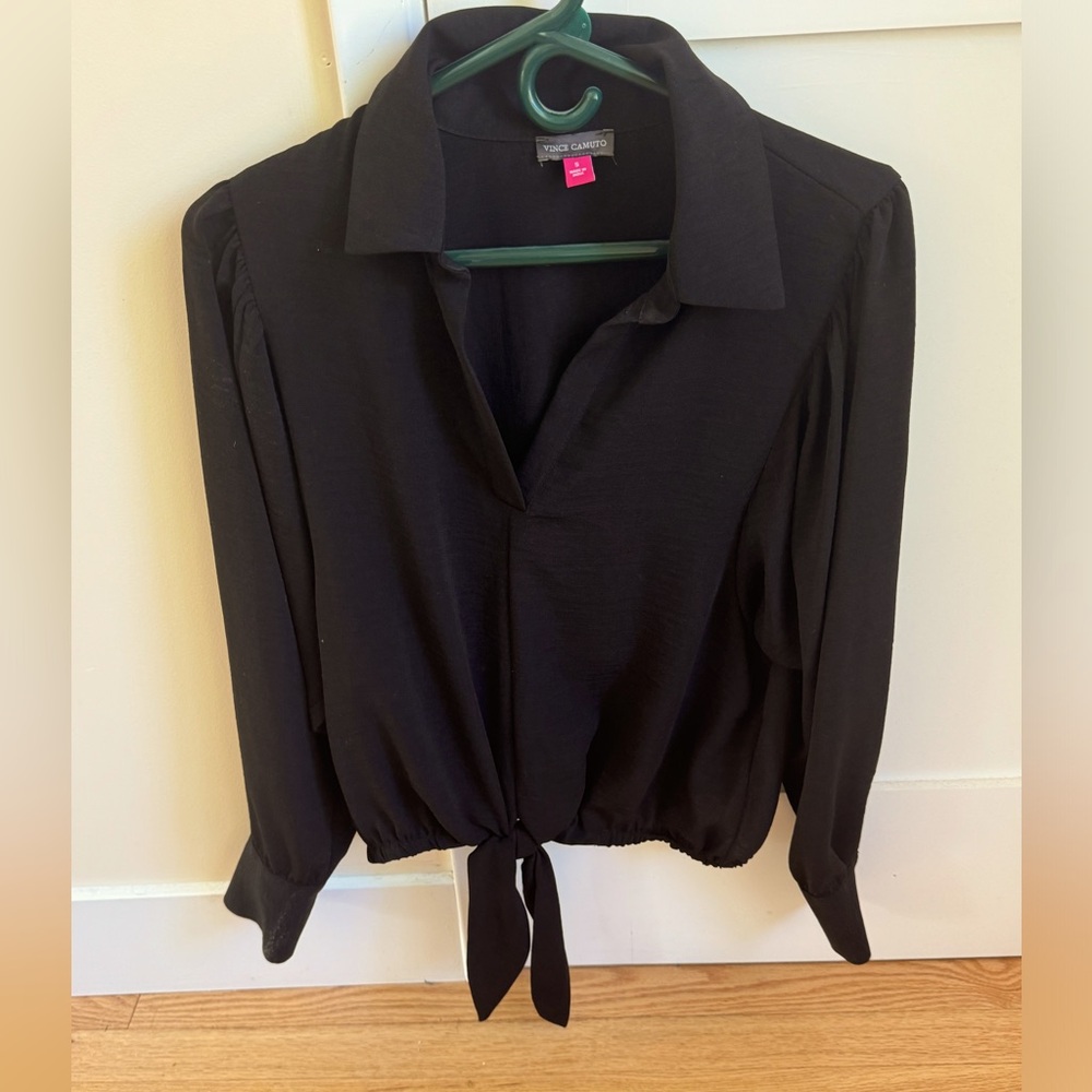 NWOT Vince Camuto Hammered Satin Tie Flowy Blouse with Button on Cuffs Size S